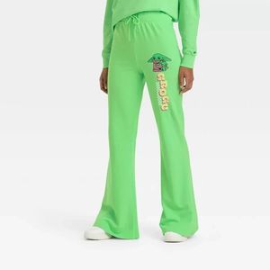 Women's St. Patrick's Day Baby Yoda Wide Leg Graphic Pants Green XL